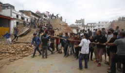 Thảm họa ở Nepal: Khách 'Tây' ở lại cứu hộ